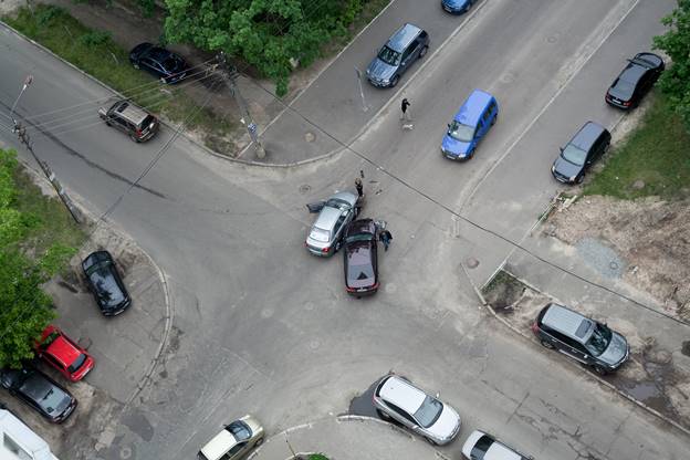 Aerial view of a traffic intersection

AI-generated content may be incorrect.